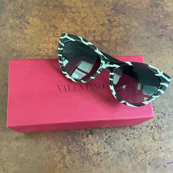SOLD VALENTINO sunglasses! - Picture 1 of 4